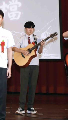 洪浩宬 - 高中表演照