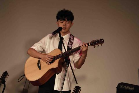 洪浩宬 - 大學表演照