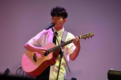 洪浩宬 - 大學表演照