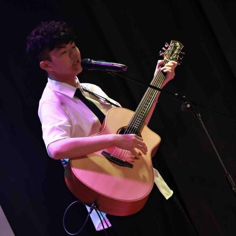 洪浩宬 - 大學表演照