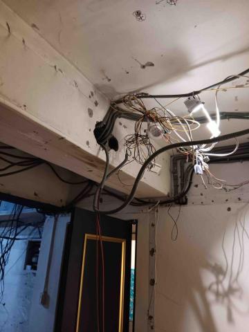 陳宜慶 - 裝修之前的場勘，通常都是這種亂七八糟的鬼樣子，等裝潢完成後就會有滿滿的成就感。