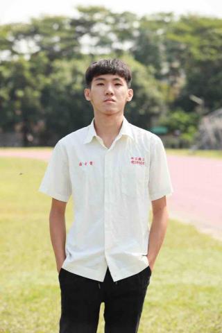 提供加入翻譯社服務的專家楊士賢