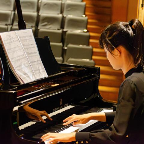 提供電子琴服務的專家吳佩珊