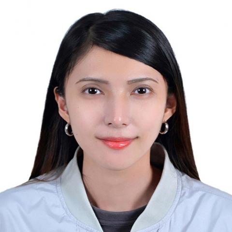 提供中古車行情表服務的專家姚小姐