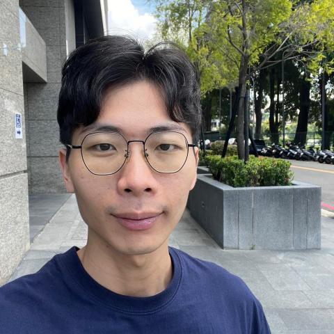 提供羽球規則服務的專家俊佑（Ken）