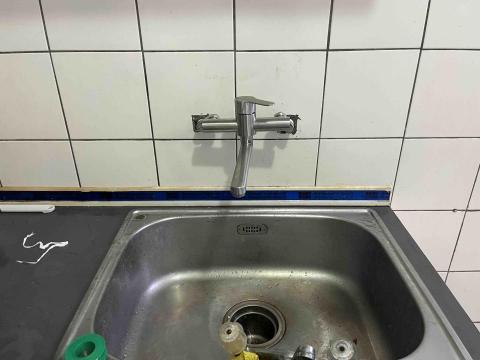 楊瑞祺 - 冷熱混合式龍頭更換