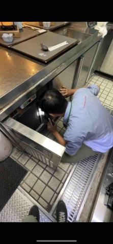 亞領環境 - 幫客戶防治蟑螂後再幫客戶巡視環境