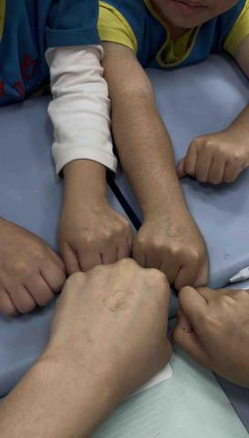 吳佳紋 - 以前和小朋友開心互動的照片