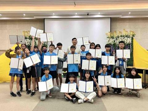 許芹瑀 - 獨自帶台灣學生到菲律賓語言學校參加夏令營