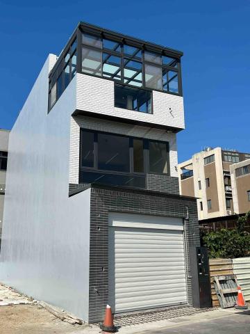 高瑞隆 - 三樓前玻璃屋