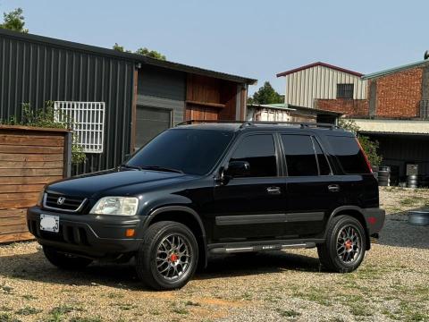 賴嵐洲 - 備有CRV休旅車一部，可協助載運服務，材積小於一部摩托車的大小都可以。