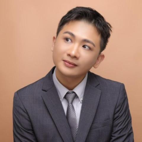 提供品酒課程台中服務的專家郁恩 黃