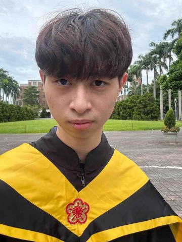 提供蔡侑霖台科大服務的專家莊鎧駿