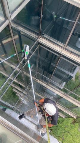 牧睦工程 - 高空玻璃清潔 牧睦工程 - 高空玻璃清潔