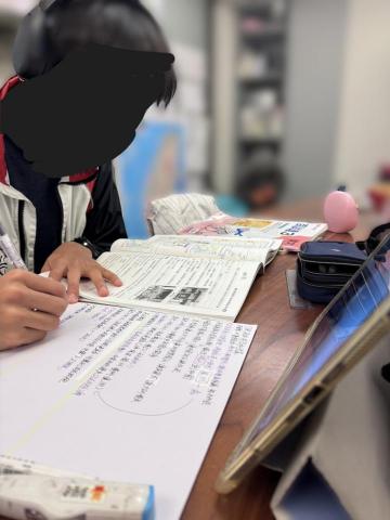 方昱翔 - Bailey 家教 - 與同學一起討論筆記製作