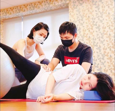 阿法瑜珈 - 孕婦瑜珈一對一