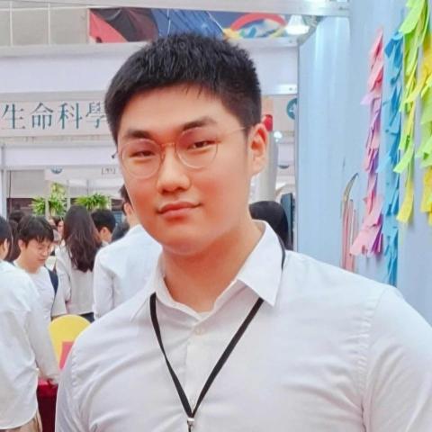 提供英文作文萬用公式服務的專家裴誠正(Macoto)