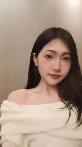 提供美容院化妝服務的專家蔡語庭/美妝穿搭