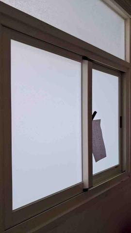 佳昇鋁門窗 - 施工後改SR8隔音窗配5+5膠合白膜強化玻璃