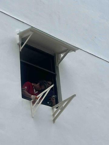 佳昇鋁門窗 - 之前安裝好的鋁板雨棚客人覺得不滿意