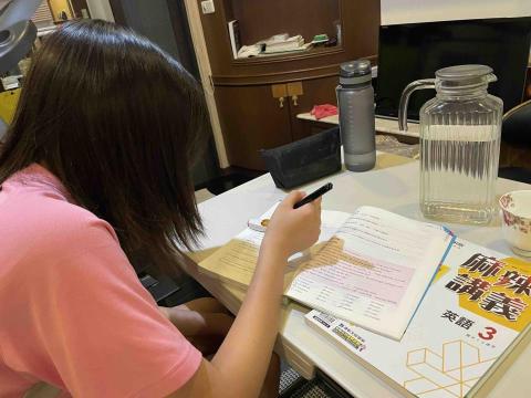 Ting’s English Corner - 國中二年級英語課程（鳳翔康軒課內文法單字、課外聽力與閱讀）