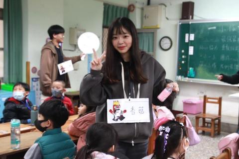 蘇襄倪 - 我非常喜歡小朋友～參加過很多的學生營隊