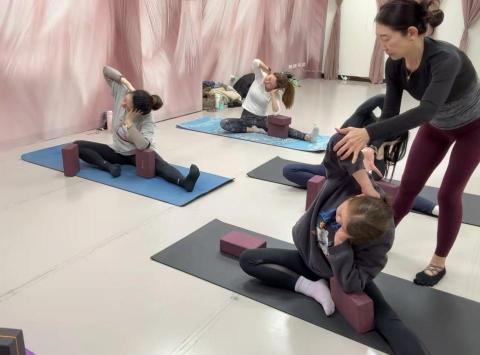 Nana - 小班陰瑜珈課程