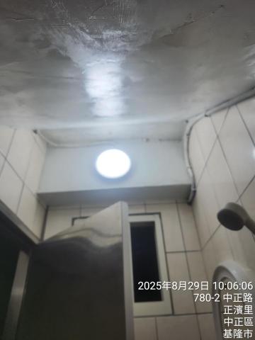 泥作修繕工程 - 浴室油漆剝落潮濕，從新做防水批土研磨油漆整個煥然一新一心