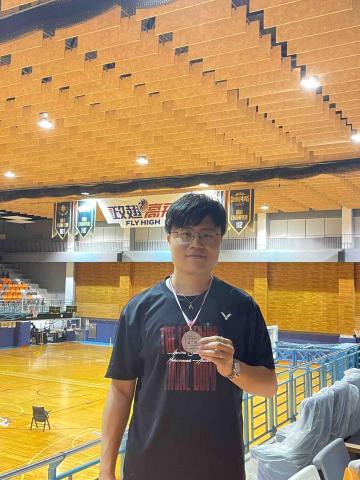 提供羽球規則服務的專家徐煒芳