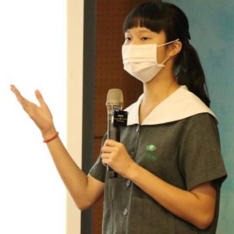 提供高中地理服務的專家J