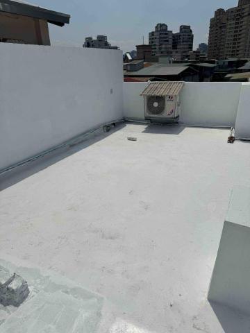 鴻林黃（King） - 新莊屋頂防水第一層