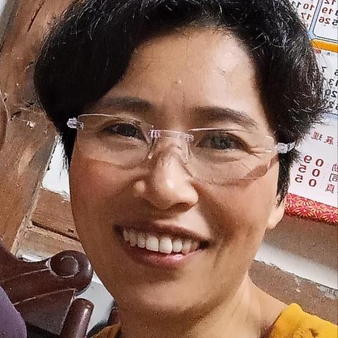 提供老人照顧服務的專家陳小姐