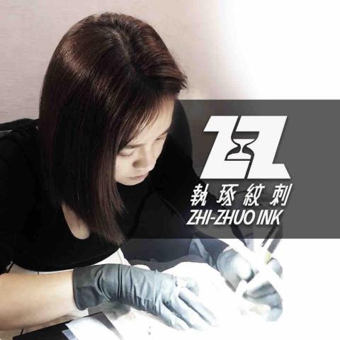 提供眉毛室服務的專家執琢紋刺