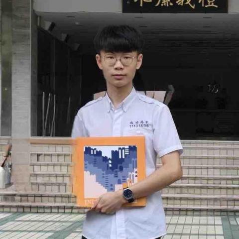 提供睫毛夾用法服務的專家陳羿辰