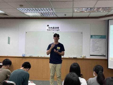 提供881股價服務的專家廖耿漢