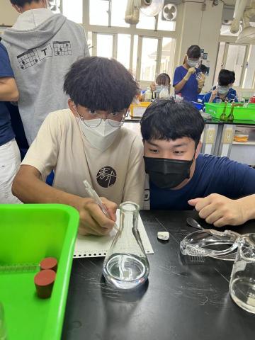 騰羽自然 - 探究與實作的指導