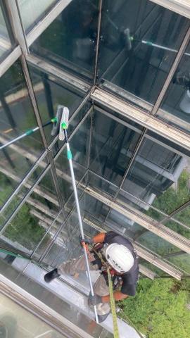 名翊外牆 - 玻璃清潔