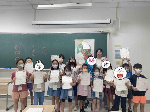 點點老師 10年美學教學經驗 - 營隊帶班結業-師大 點點老師 10年美學教學經驗 - 營隊帶班結業-師大