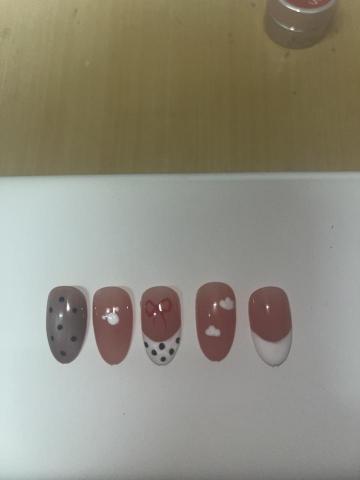 mochi到府美甲 - 使用珍珠貓眼、黑、白、紅色膠 來做一些法式設計