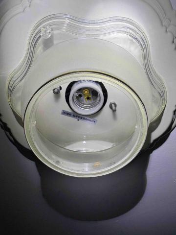 Angus liu - 老式花邊燈座拆除