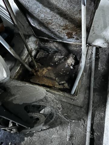 和成衛生工程行 - 「抽化糞池清洗作業案例｜場地受限（限高）、管路延伸距離長，仍能順利完成抽運與清洗。專業設備＋經驗豐富團隊，解決各類複雜環境需求。」
