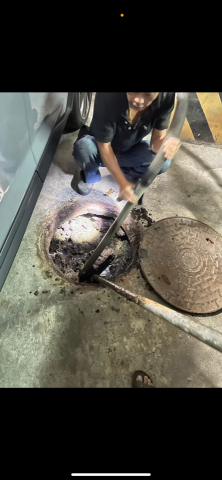 和成衛生工程行 - 大樓抽水肥及清潔服務