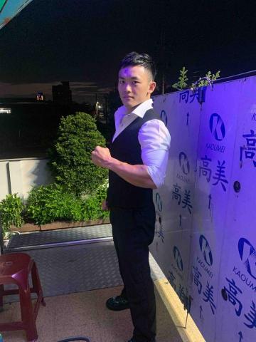提供猛男服務的專家黃敬修