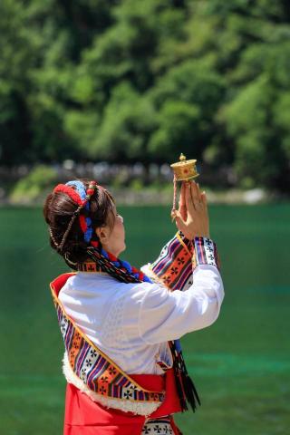 山海攝影工作室 - 九寨溝-人像攝影
設備:
Canon eos RP
EF 100-300mm f4.5-5.6