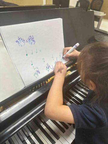 Violetta Piano & Clarinet - 兒童鋼琴 Kids Piano Lesson Violetta Piano & Clarinet - 兒童鋼琴 Kids Piano Lesson