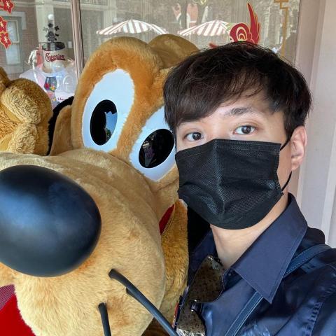 提供刮痧刀服務的專家Rosen