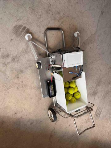 及得企業 - 網球撿球機器人