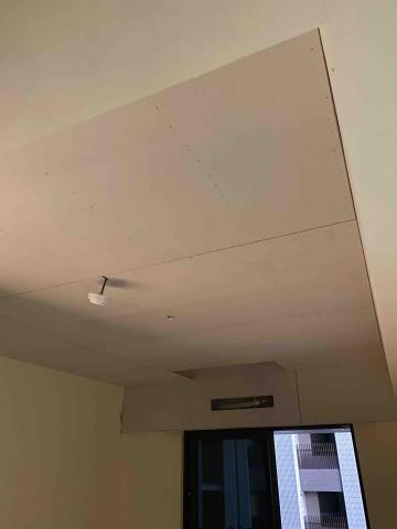 卞常亮 - 暗架天花 包冷氣盒 窗簾盒