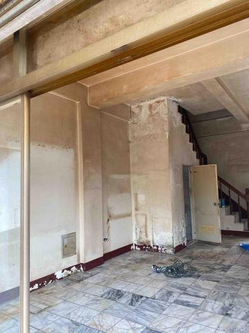 森曜工程行 - 壁癌整理前