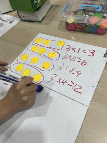 蘇芳齡 - 以不同素材學習數學邏輯